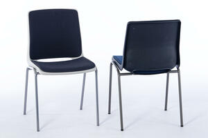 Der Stapelstuhl Paso SP RP hat eine sehr angenehme Polsterung